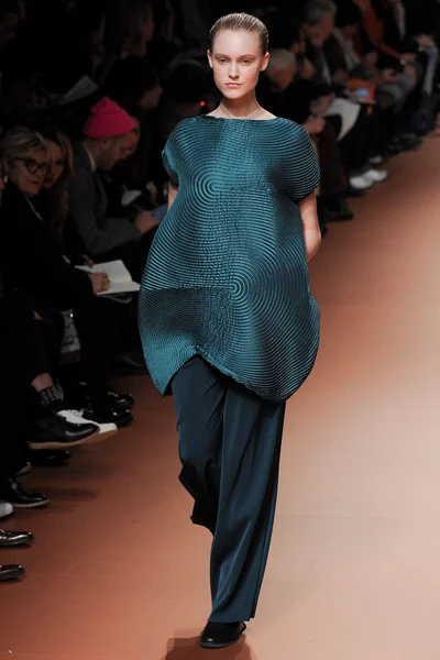 Look 32